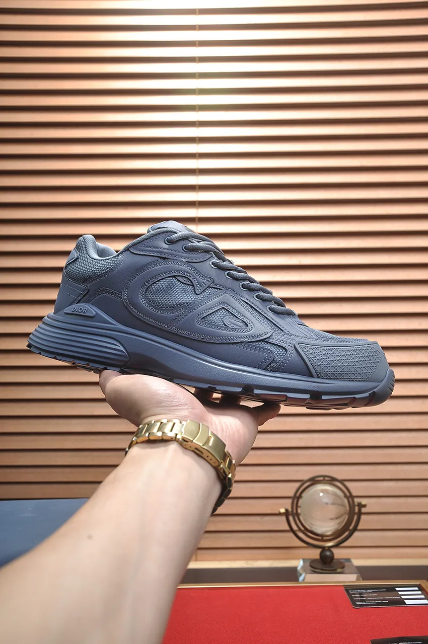 Men's men's shoes 💰: 540💶 (top original order) Brand: Dior (Dior) Standard code: Men's code 38-44 (45 customized) Grade: Same style as the official website Material: Top original cowhide stitched together Original wear-resistant and lightweight outsole Style category: Fashionable casual shoes Distinguished luxury brand elements top luxury Color: Real picture color